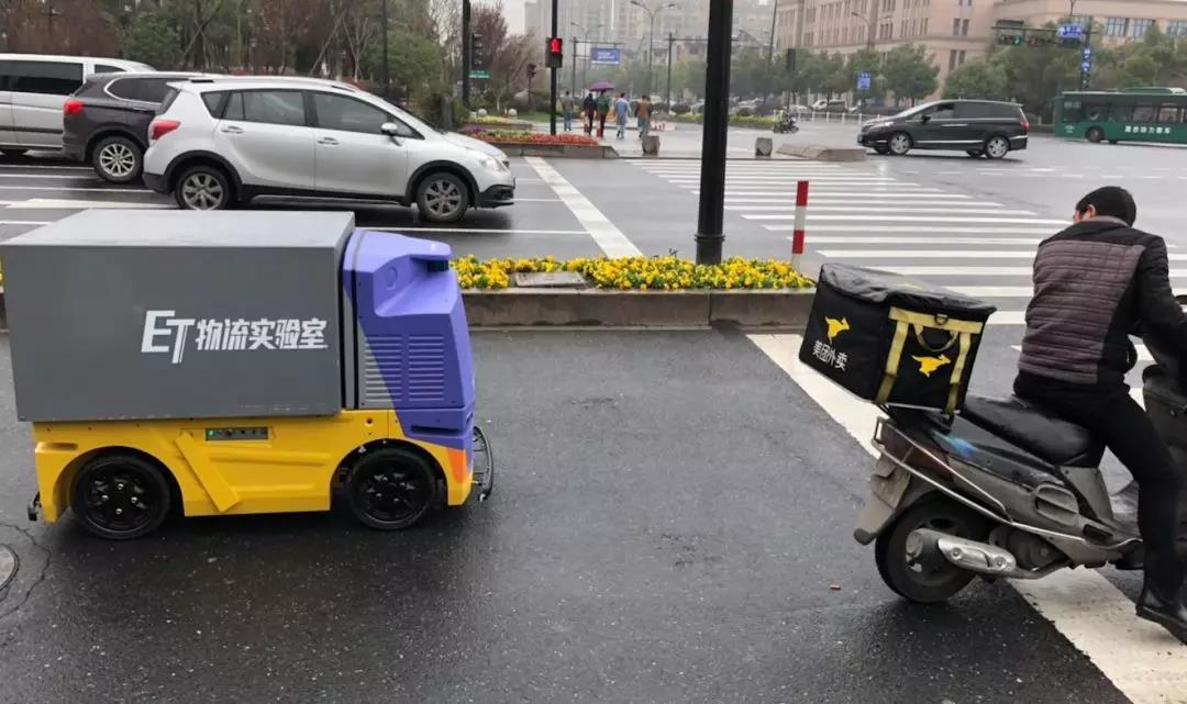 菜鳥配送機器人年內(nèi)投入商用！下一步要研發(fā)無人卡車？