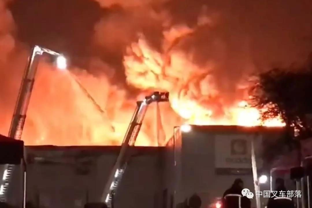 英國最大電商倉庫大火，觸發(fā)機(jī)器人倉庫擔(dān)憂