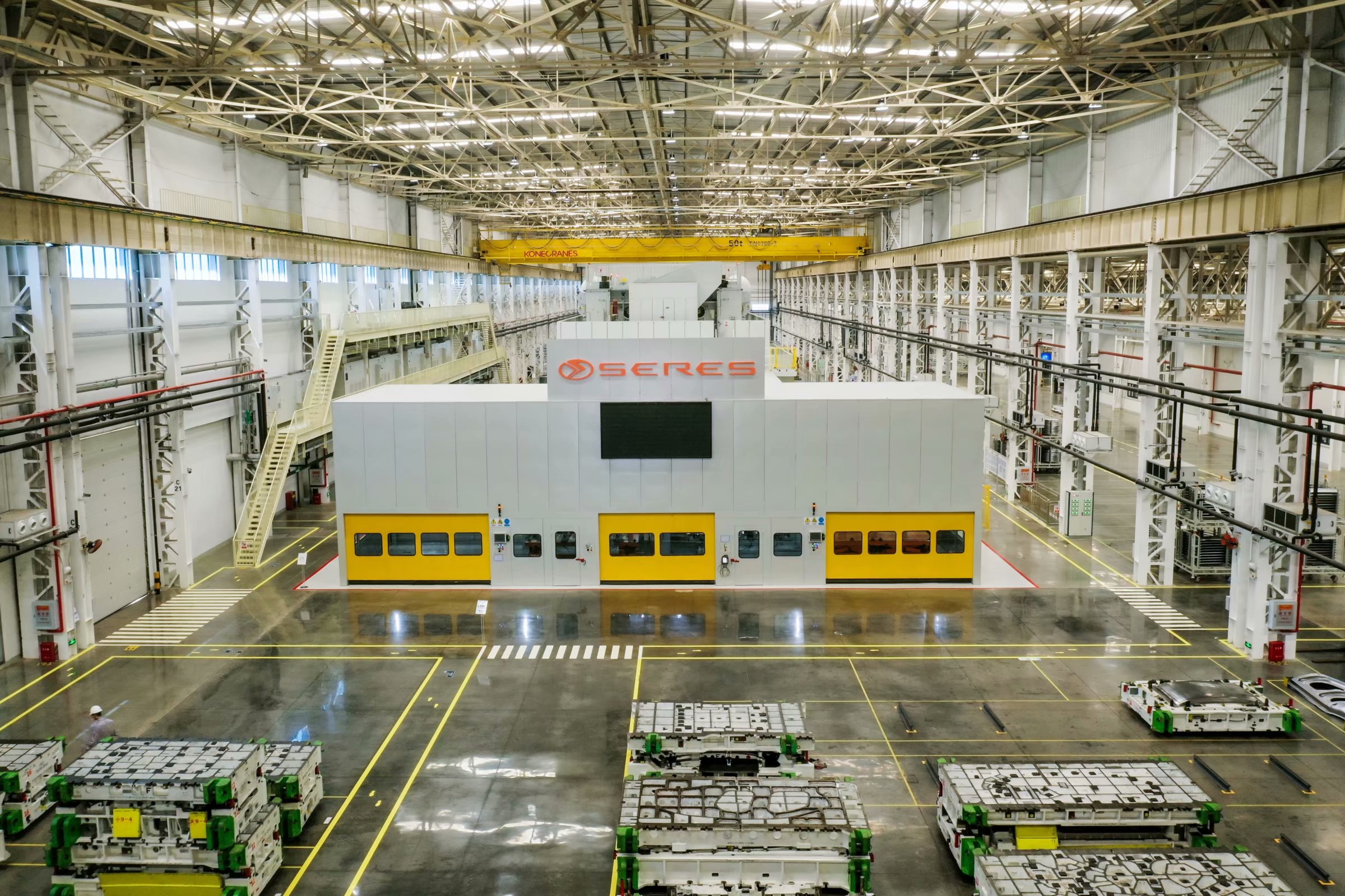1000余臺智能機(jī)器人 賽力斯金康兩江工廠內(nèi)部自動化曝光