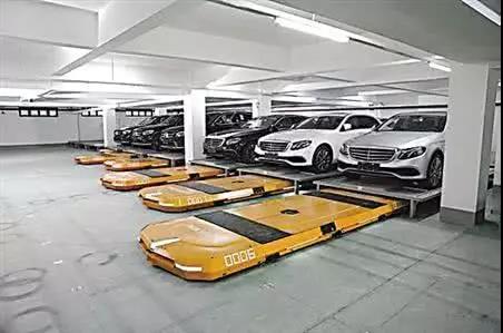 重慶某停車(chē)場(chǎng)投放16臺(tái)AGV機(jī)器人