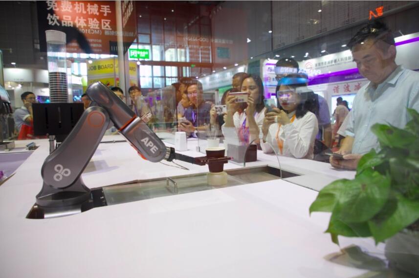 艾派科技AGV工博會新亮相，智能無人搬運(yùn)解決方案