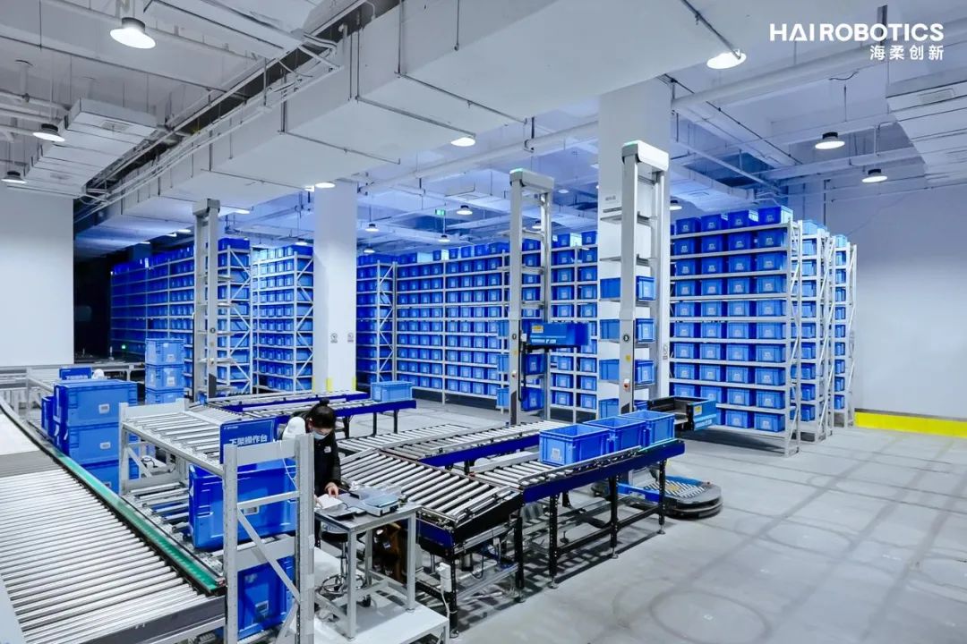 VLA進(jìn)化到ViLLA，智元發(fā)布首個通用具身基座大模型GO-1